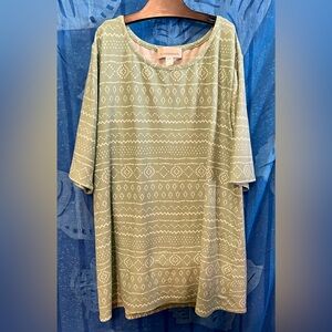 Green and White Oversized Tunic with 3/4 Sleeves